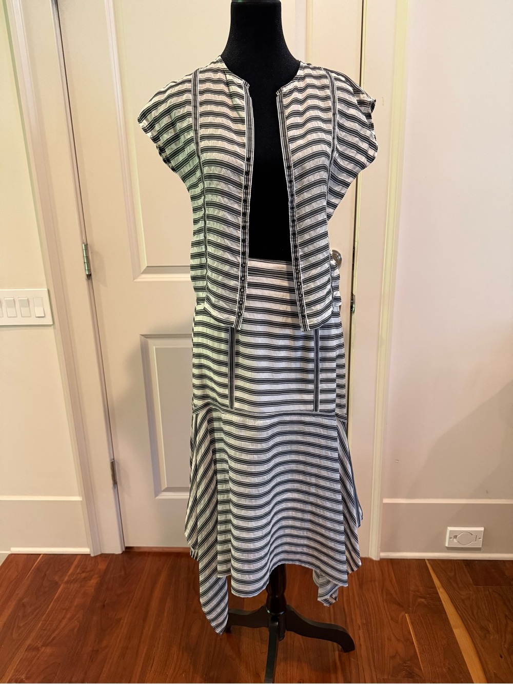 VTG Earl Rutenberg Striped Two-Piece Skirt & Jacket Set in Black & White Stripe
